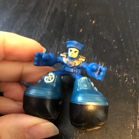 Matchbox Big Boots police/prisoner characters - Picture 4 of 5